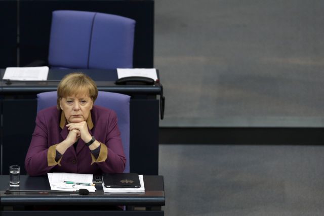 «Δεν υπάρχει το ένα χτύπημα που θα έλυνε την κρίση» λέει μετά το Eurogroup η Μέρκελ